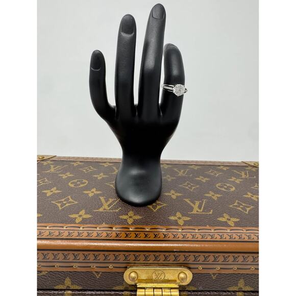 Cubic zirconia ring size 7 585 white gold 2 grams - Picture 3 of 5